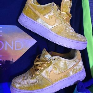 Nike velvets